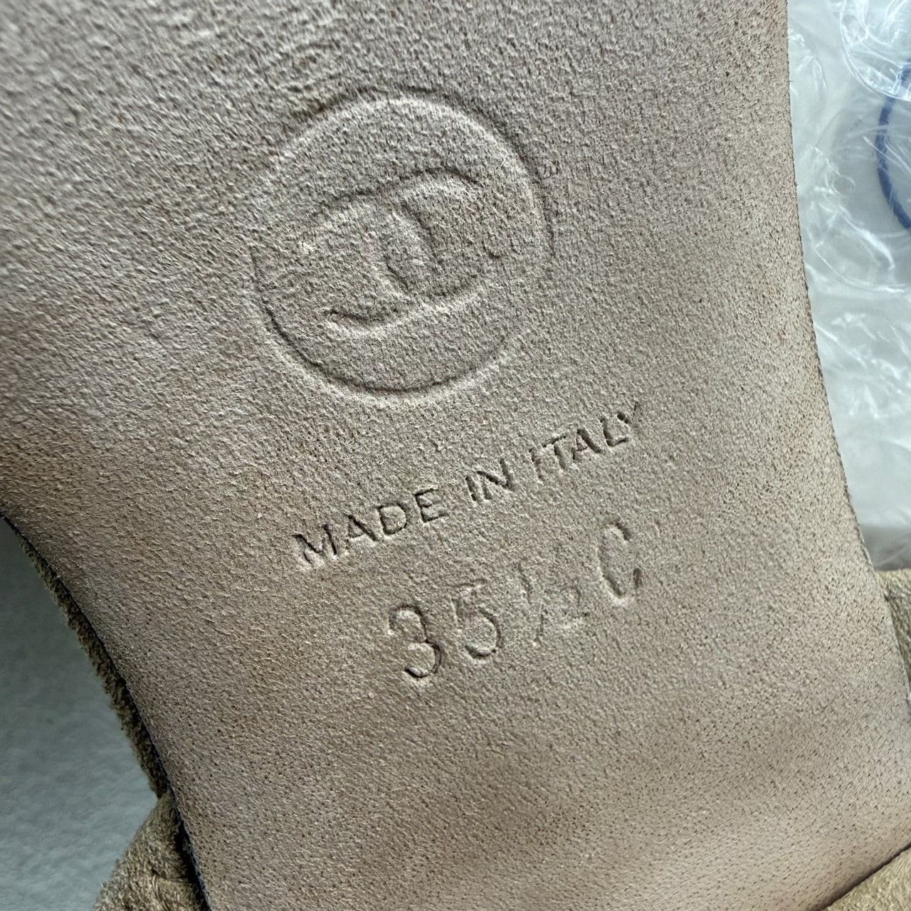 Chanel Chanel Suede Slingback Heels Size 35.5 Size US 5.5 / IT 35.5 - 9 Thumbnail