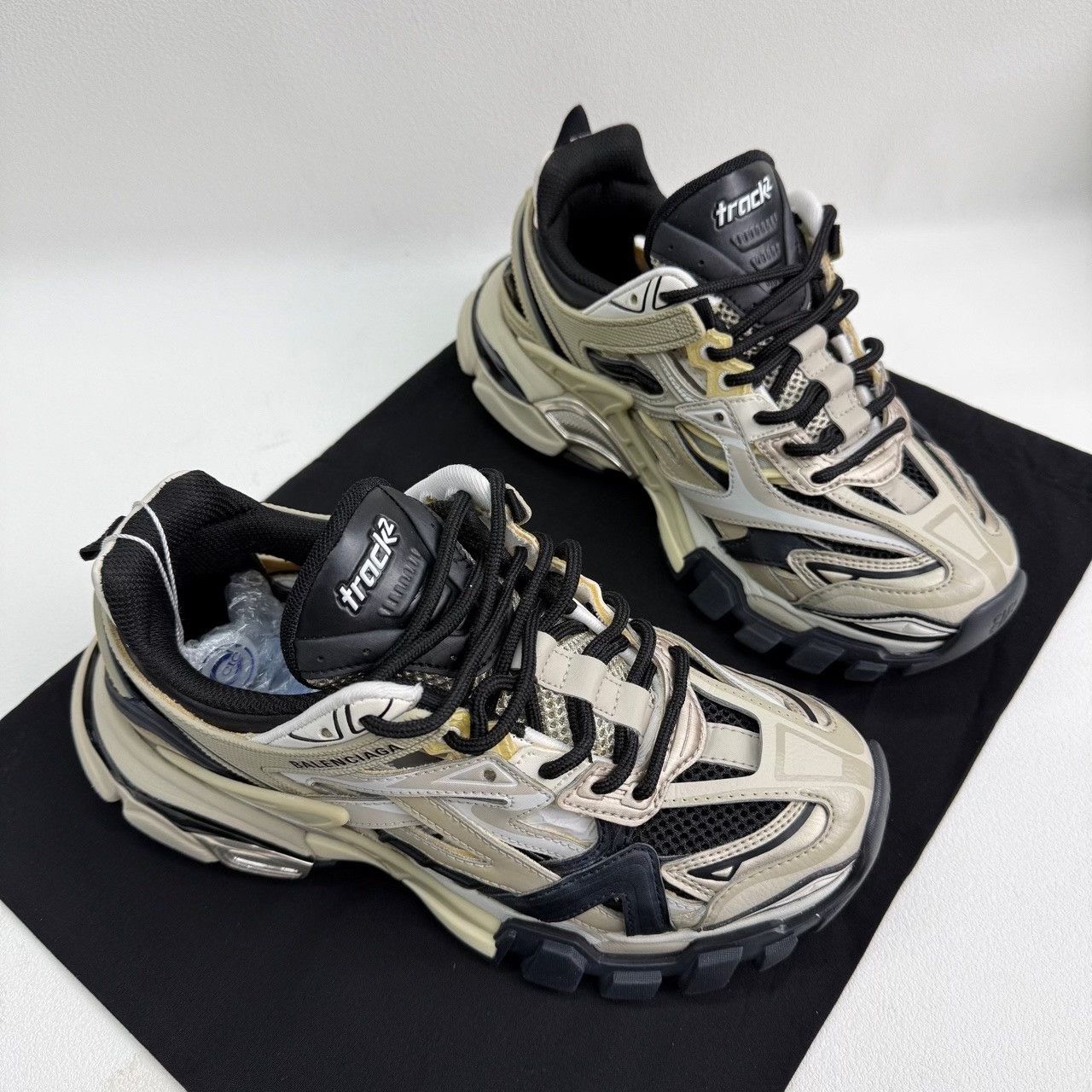 Balenciaga Balenciaga Track 2.0 Sneakers Size 36 Size US 6 / IT 36 - 4 Thumbnail