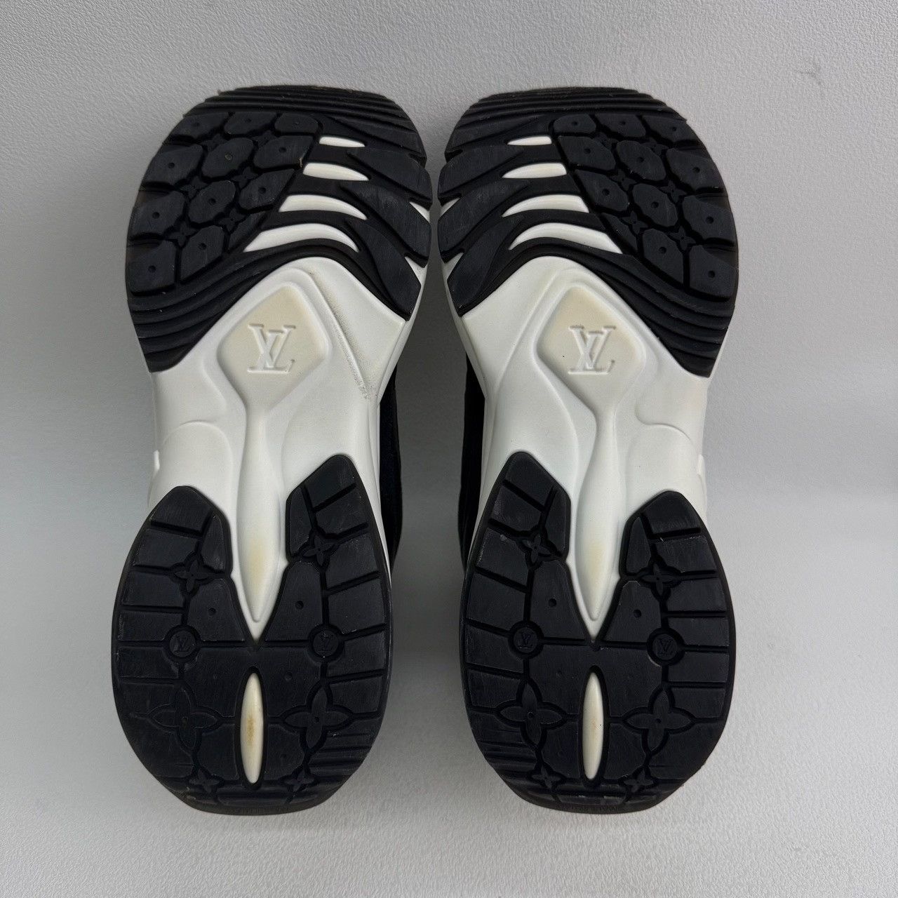 Louis Vuitton Louis Vuitton Run 55 Sneakers Size 38 Size US 8 / IT 38 - 8 Thumbnail
