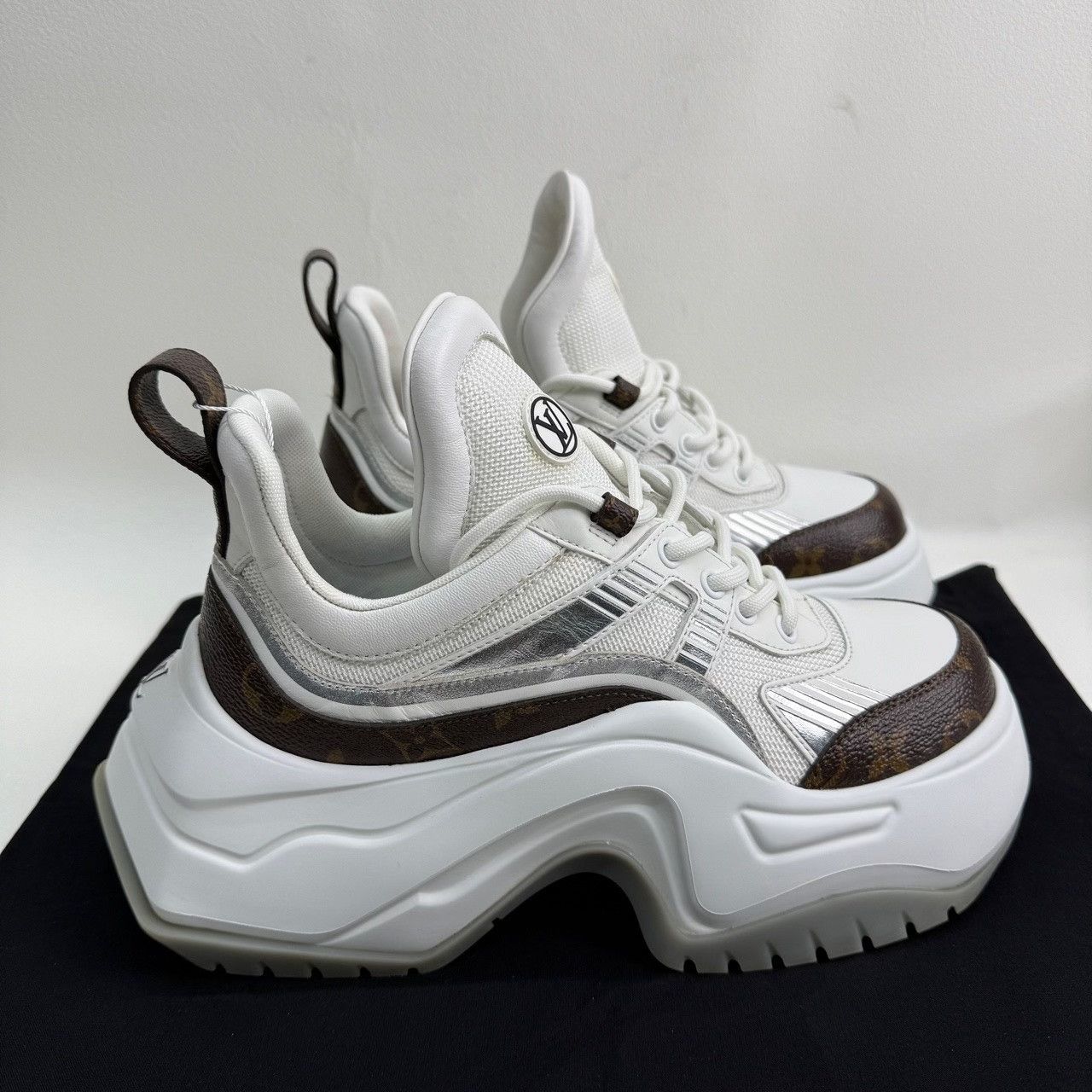 Louis Vuitton Louis Vuitton Monogram Archlight Sneakers 37.5 Size US 7.5 / IT 37.5 - 5 Thumbnail