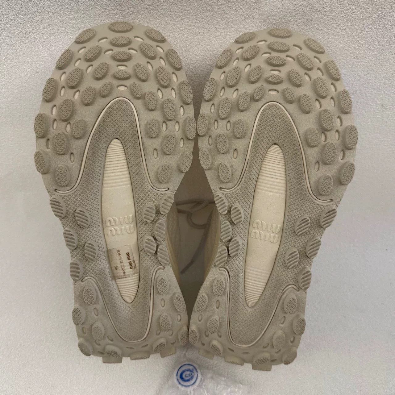 Miu Miu Miu Miu Logo Low-Top Sneakers Size 36 Size US 6 / IT 36 - 6 Thumbnail