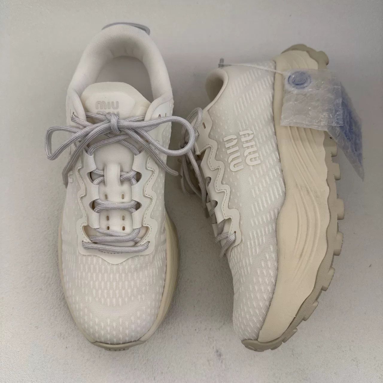 Miu Miu Miu Miu Logo Low-Top Sneakers Size 36 Size US 6 / IT 36 - 8 Thumbnail