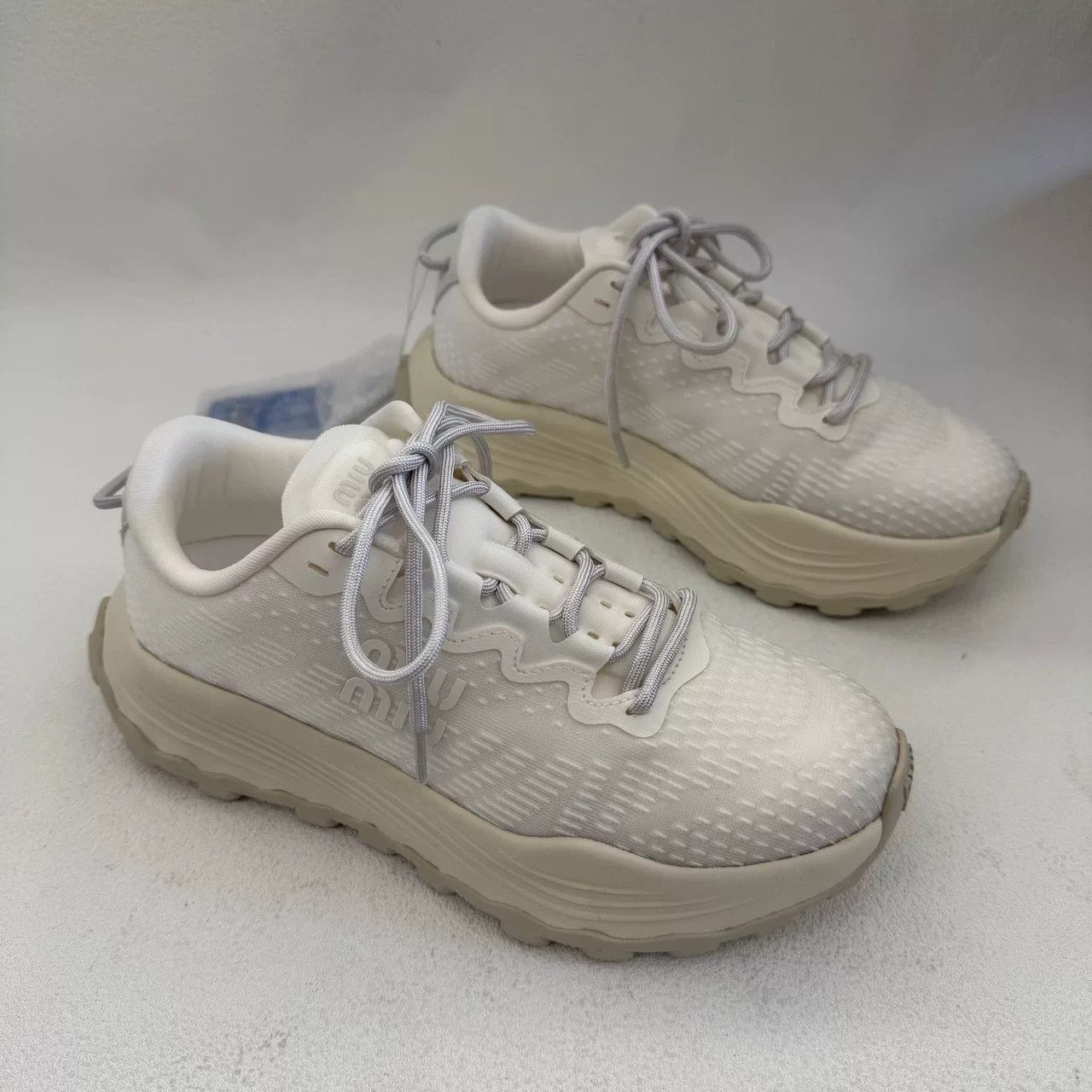Miu Miu Miu Miu Logo Low-Top Sneakers Size 36 Size US 6 / IT 36 - 4 Thumbnail