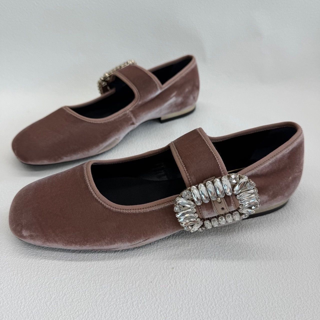 Roger Vivier Roger Vivier Très Vivier Crystal Velvet Flats Size 36 Size US 6 / IT 36 - 2 Thumbnail