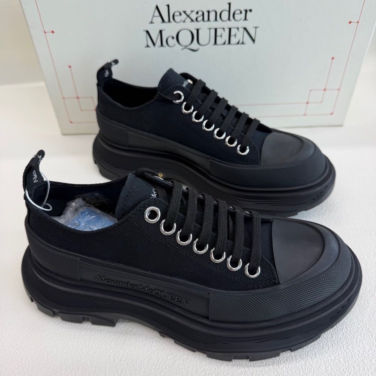 Alexander McQueen Alexander McQueen Tread Slick Sneakers Size 37 Size US 7 / IT 37 - 5 Thumbnail