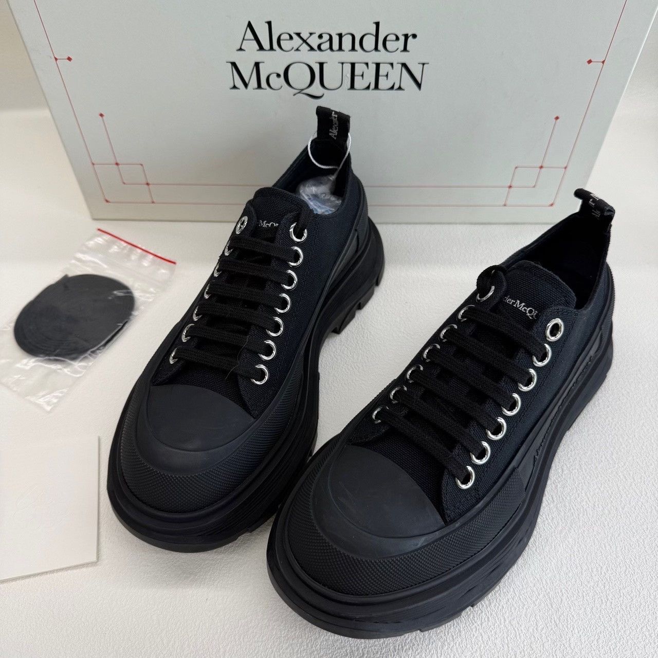 Alexander McQueen Alexander McQueen Tread Slick Sneakers Size 37 Size US 7 / IT 37 - 2 Thumbnail