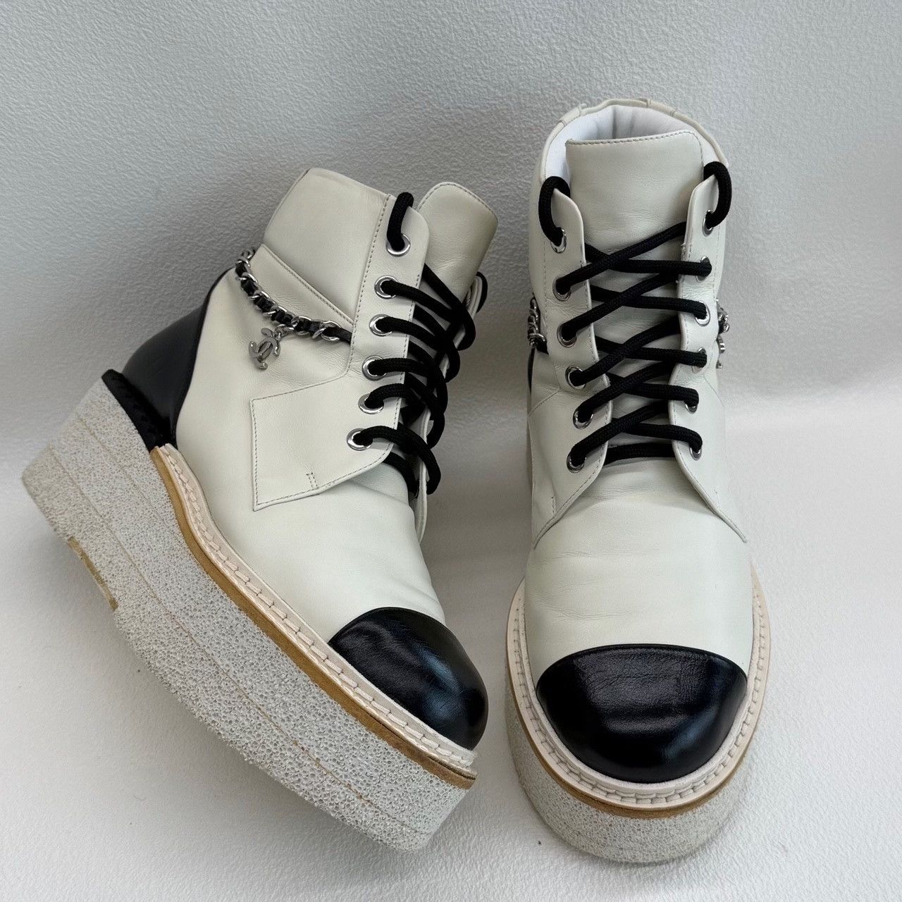 Chanel Chanel Leather Platform Boots Size 36 Size US 6 / IT 36 - 10 Thumbnail