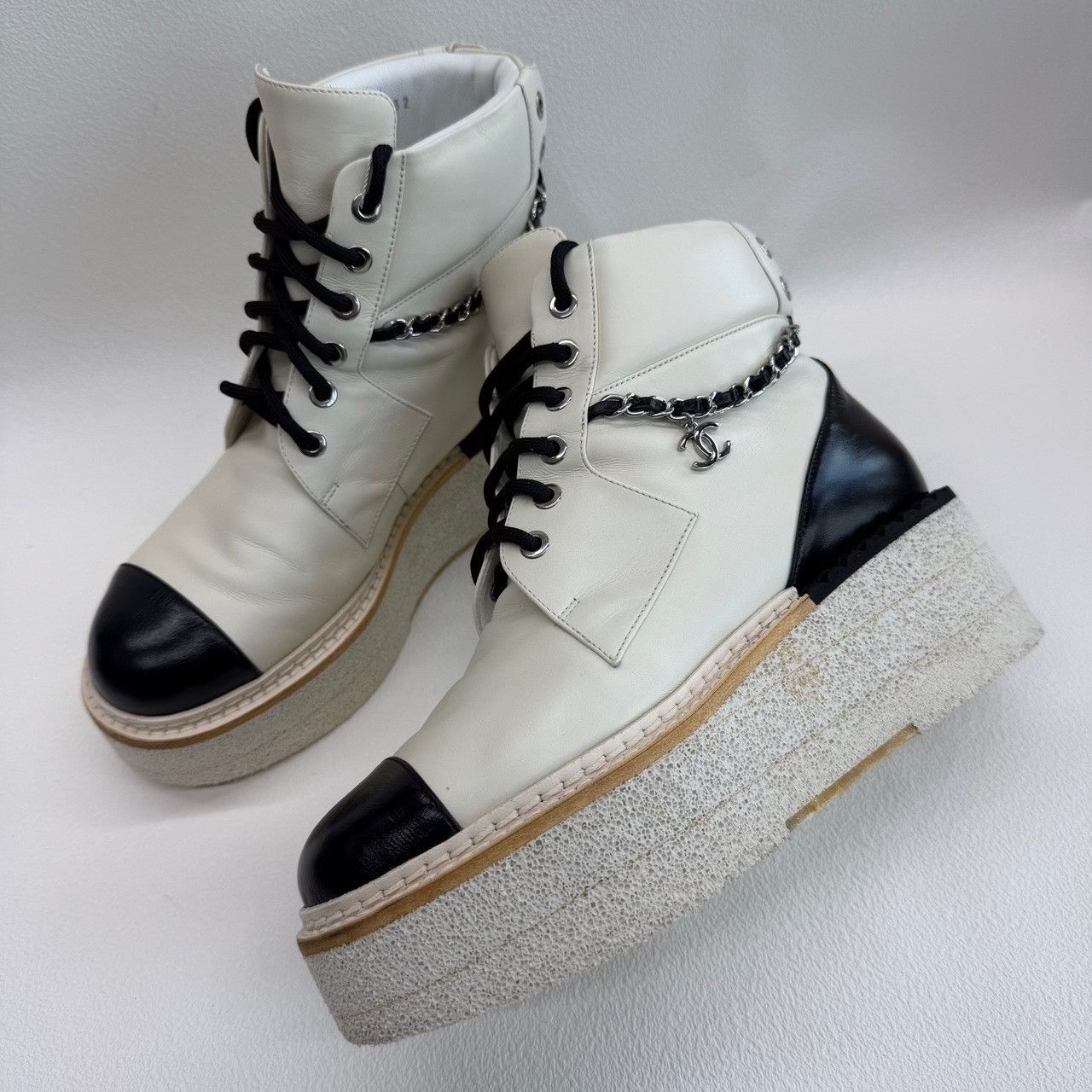 Chanel Chanel Leather Platform Boots Size 36 Size US 6 / IT 36 - 2 Thumbnail
