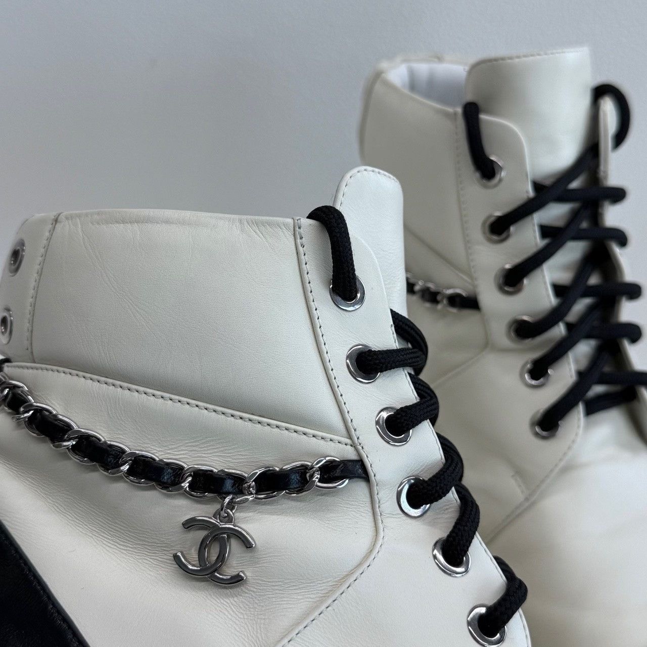 Chanel Chanel Leather Platform Boots Size 36 Size US 6 / IT 36 - 9 Thumbnail