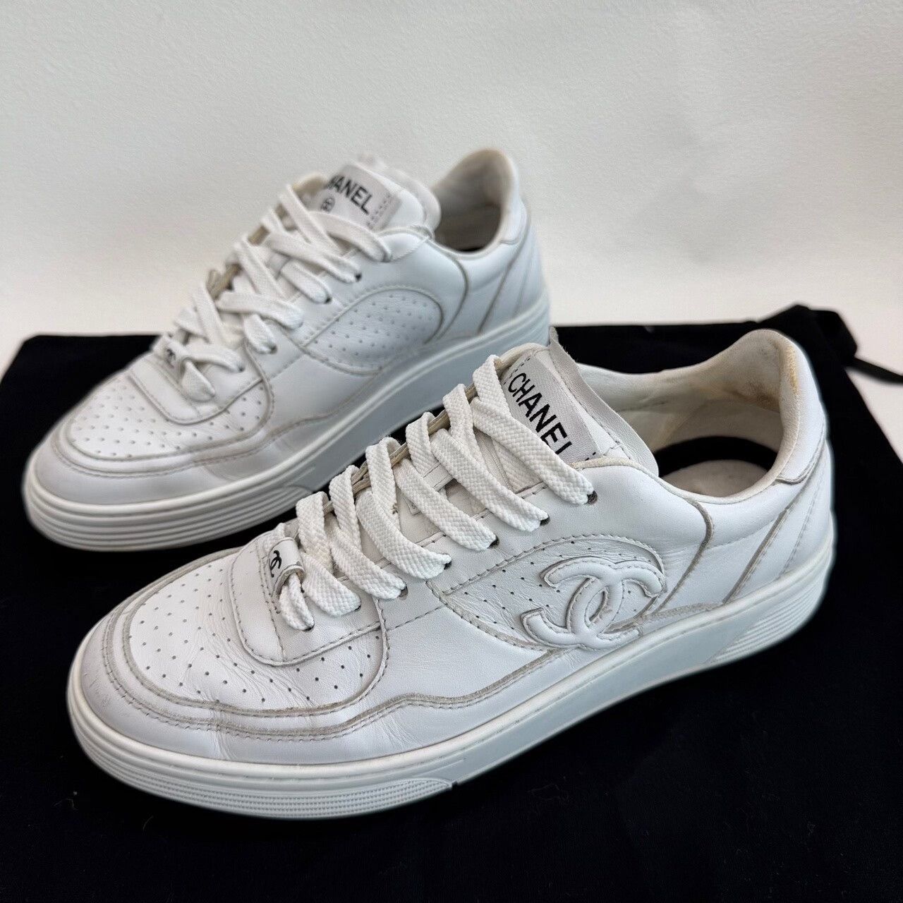 Chanel Chanel Leather CC Logo Low-Top Sneakers Size 36 Size US 6 / IT 36 - 2 Thumbnail