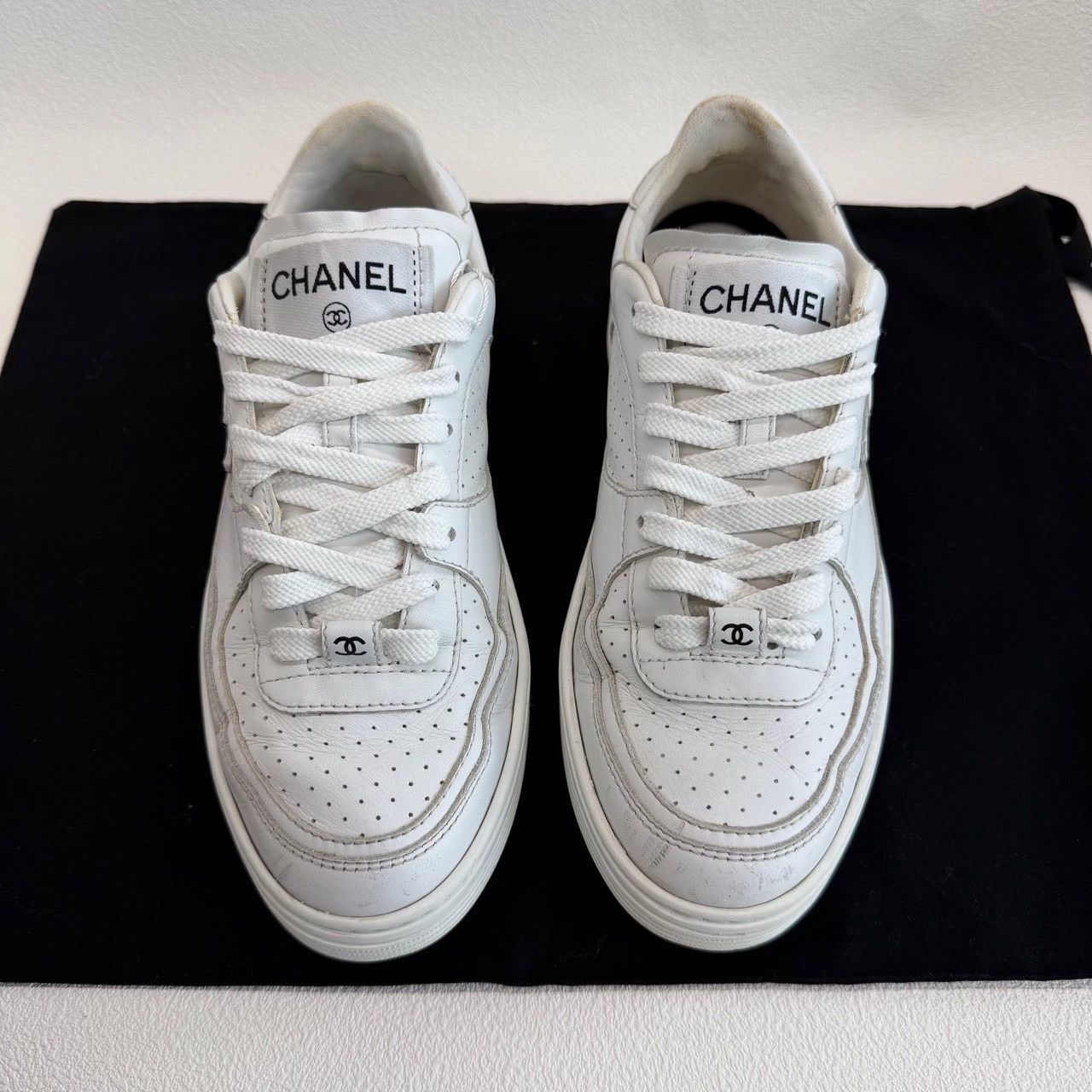 Chanel Chanel Leather CC Logo Low-Top Sneakers Size 36 Size US 6 / IT 36 - 3 Thumbnail