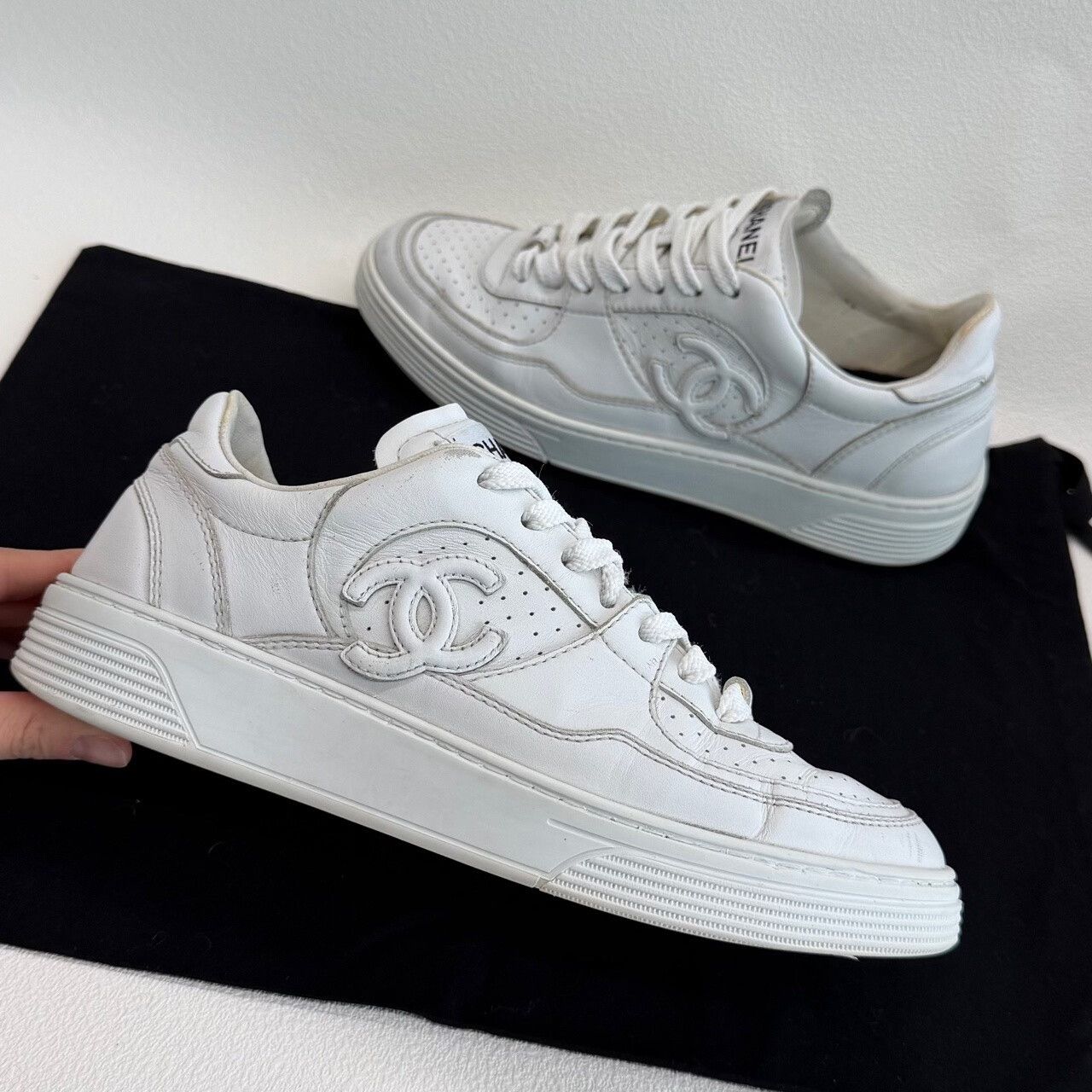 Chanel Chanel Leather CC Logo Low-Top Sneakers Size 36 Size US 6 / IT 36 - 6 Thumbnail