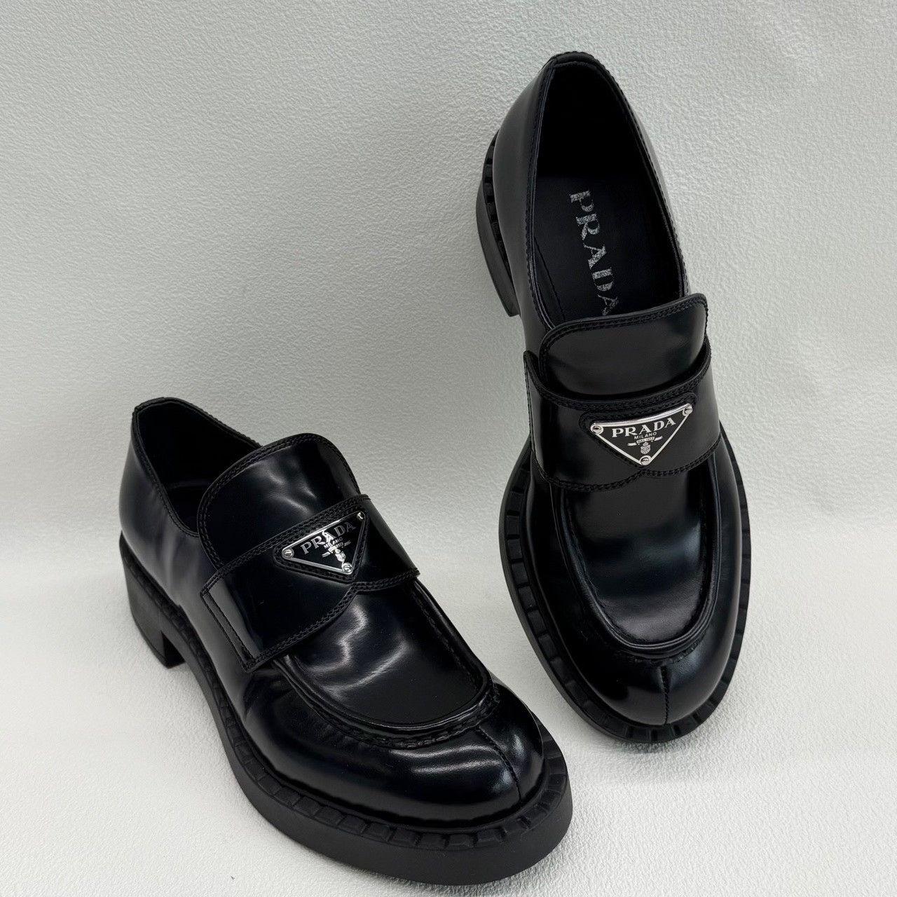 Prada Prada Logo Plaque Leather Loafers Size 37 Size US 7 / IT 37 - 8 Thumbnail