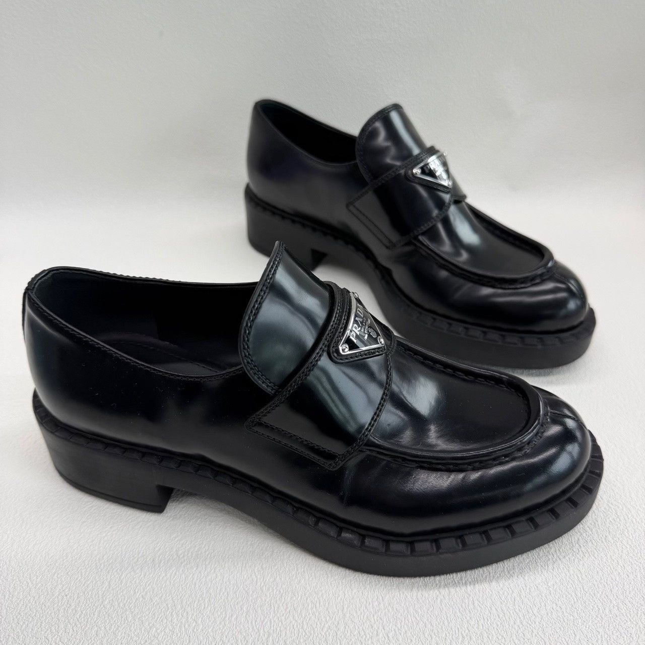 Prada Prada Logo Plaque Leather Loafers Size 37 Size US 7 / IT 37 - 4 Thumbnail