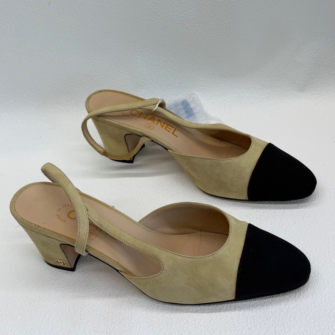 Chanel Chanel Two-Tone Suede Slingback Heels Size 37 Size US 7 / IT 37 - 8 Thumbnail