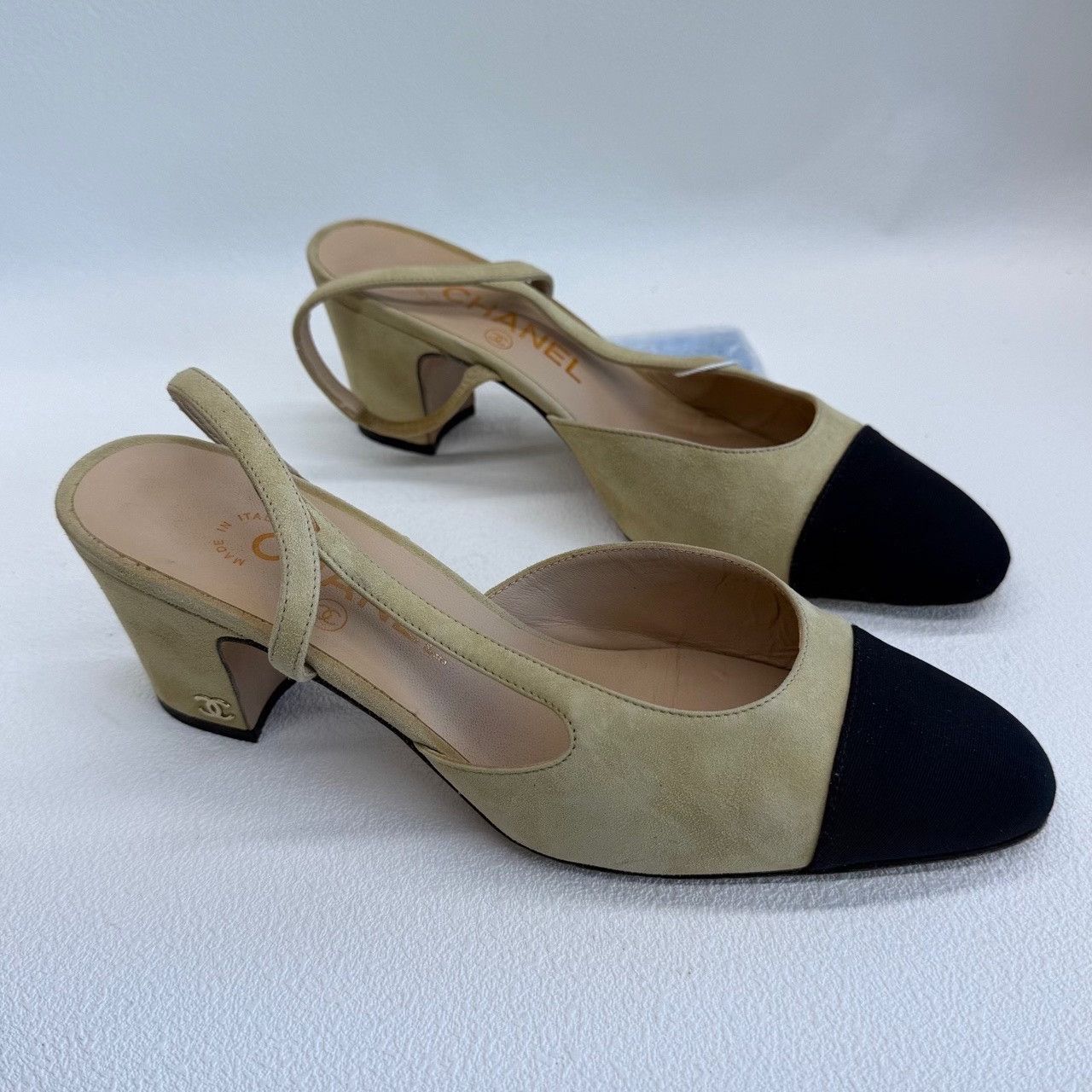 Chanel Chanel Two-Tone Suede Slingback Heels Size 37 Size US 7 / IT 37 - 3 Thumbnail