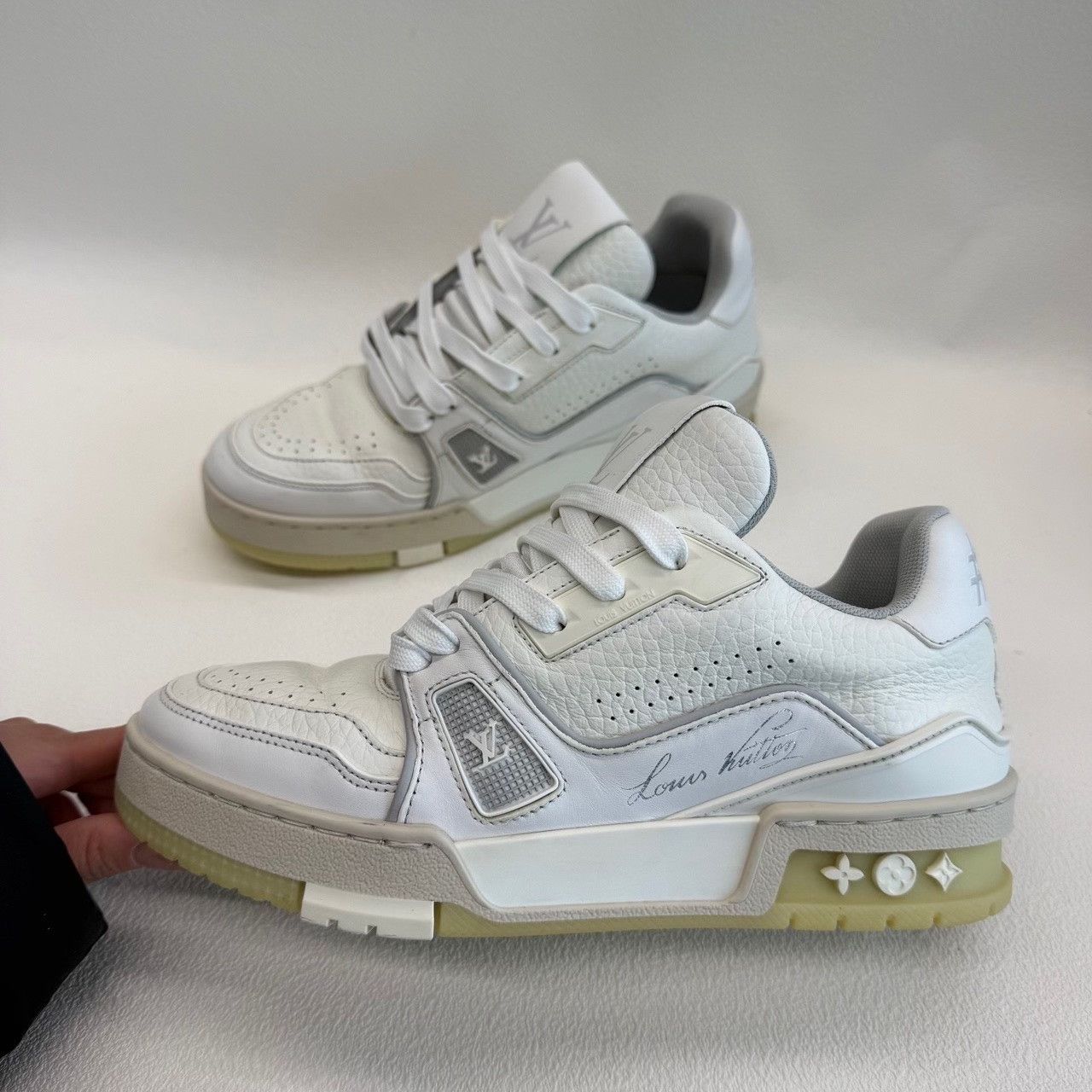 Louis Vuitton Louis Vuitton Trainer White Leather Sneakers Size 36.5 Size US 6.5 / IT 36.5 - 3 Thumbnail