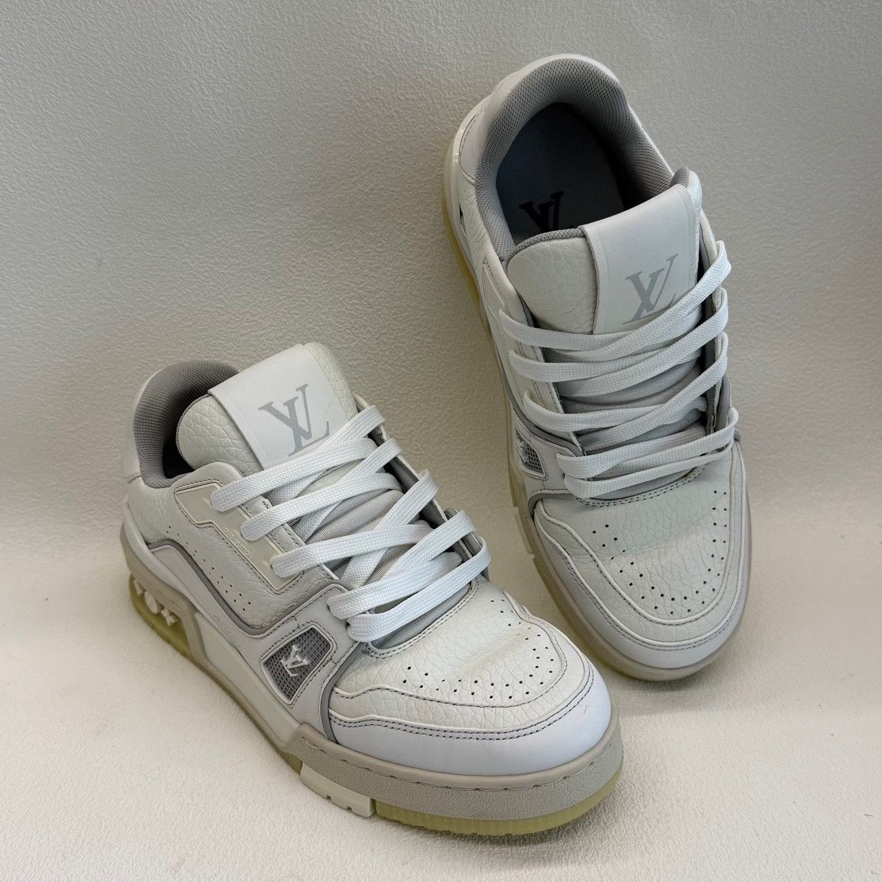 Louis Vuitton Louis Vuitton Trainer White Leather Sneakers Size 36.5 Size US 6.5 / IT 36.5 - 9 Thumbnail