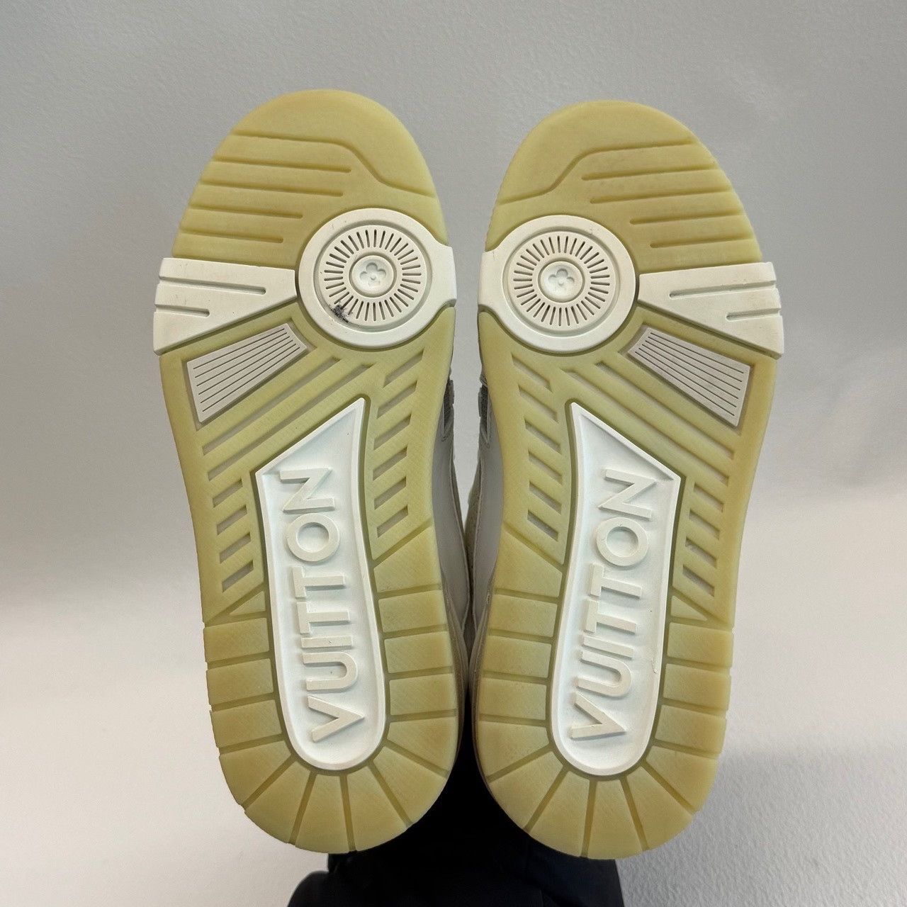 Louis Vuitton Louis Vuitton Trainer White Leather Sneakers Size 36.5 Size US 6.5 / IT 36.5 - 7 Thumbnail