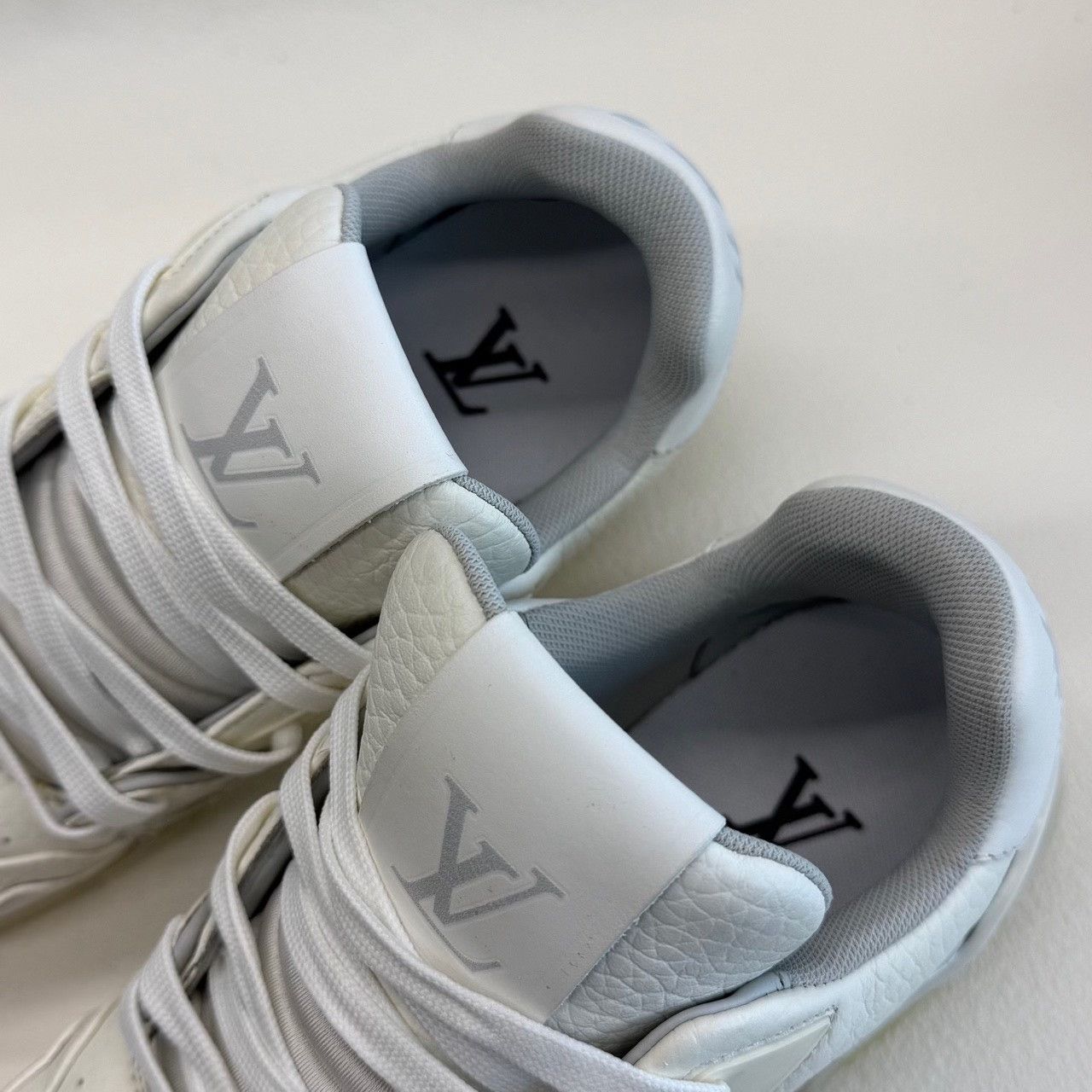 Louis Vuitton Louis Vuitton Trainer White Leather Sneakers Size 36.5 Size US 6.5 / IT 36.5 - 8 Thumbnail