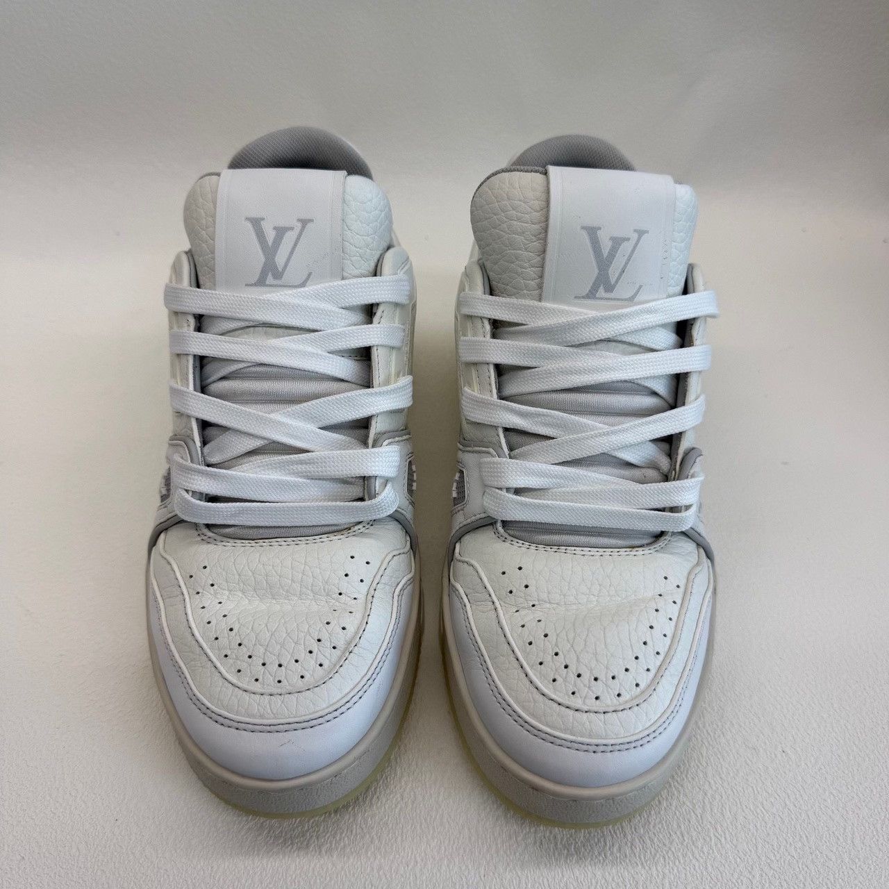 Louis Vuitton Louis Vuitton Trainer White Leather Sneakers Size 36.5 Size US 6.5 / IT 36.5 - 4 Thumbnail