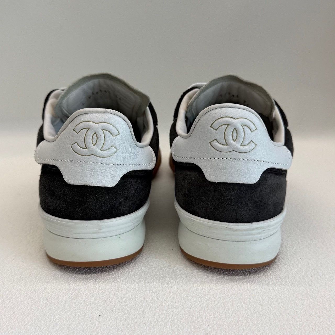 Chanel Chanel Quilted Suede Sneakers Size 36 Size US 5 / IT 35 - 6 Thumbnail