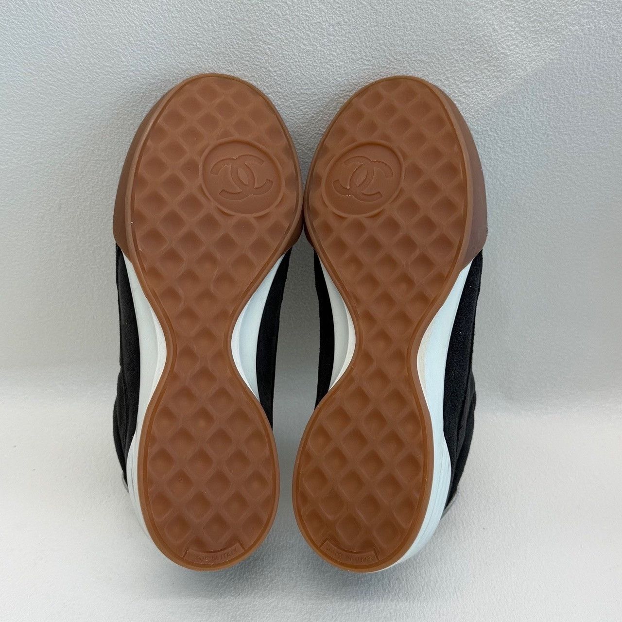 Chanel Chanel Quilted Suede Sneakers Size 36 Size US 5 / IT 35 - 7 Thumbnail