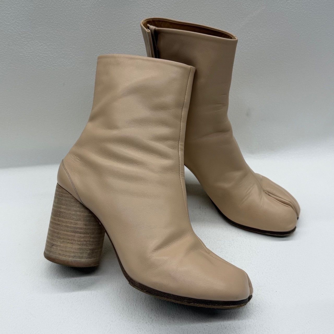 Maison Margiela Maison Margiela Beige Tabi Ankle Boots Size 38 Size US 8 / IT 38 - 9 Thumbnail