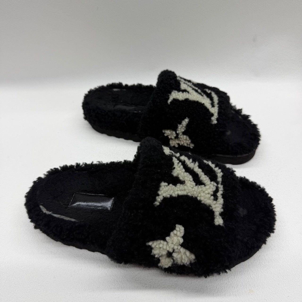Louis Vuitton Louis Vuitton Monogram Paseo Shearling Slides Size 36 Size US 6 / IT 36 - 4 Thumbnail