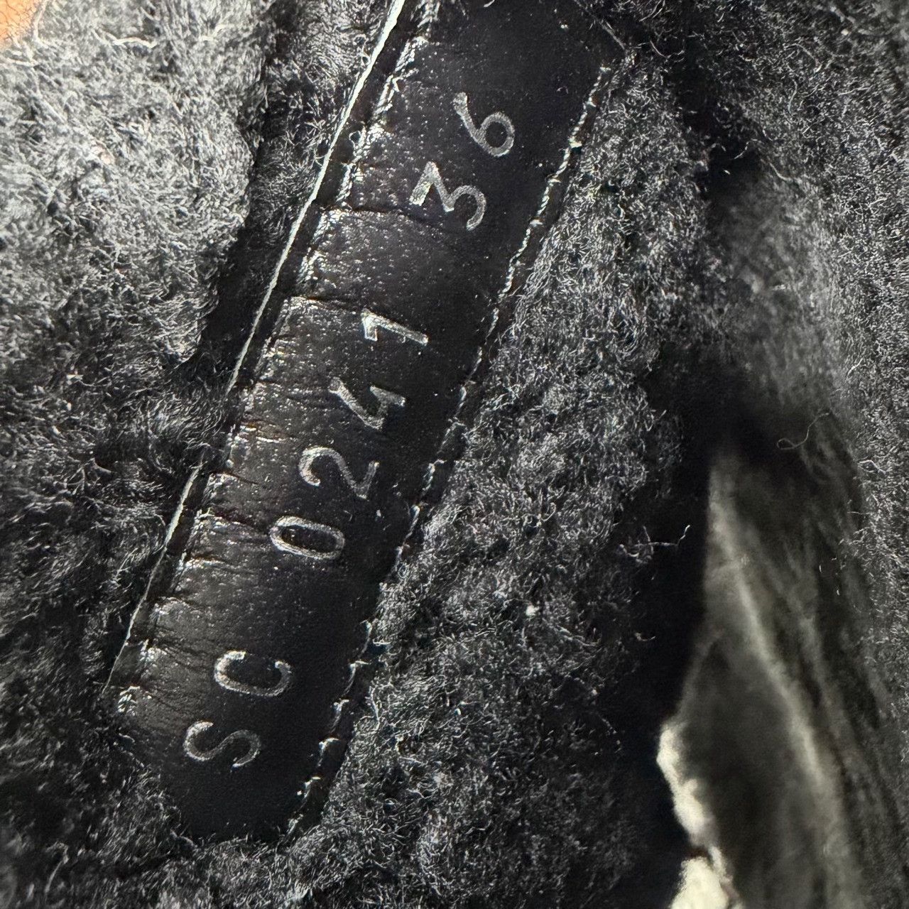 Louis Vuitton Louis Vuitton Monogram Paseo Shearling Slides Size 36 Size US 6 / IT 36 - 8 Thumbnail