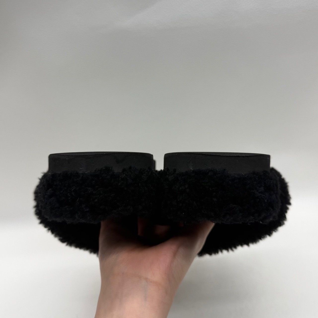 Louis Vuitton Louis Vuitton Monogram Paseo Shearling Slides Size 36 Size US 6 / IT 36 - 7 Thumbnail