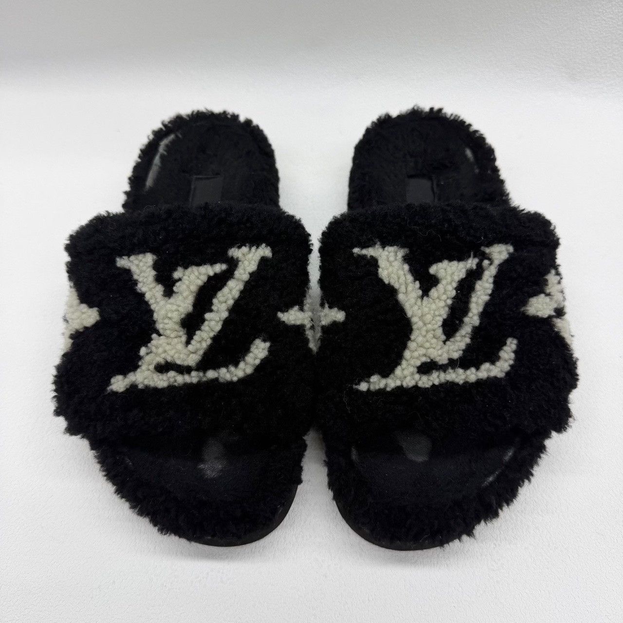 Louis Vuitton Louis Vuitton Monogram Paseo Shearling Slides Size 36 Size US 6 / IT 36 - 3 Thumbnail