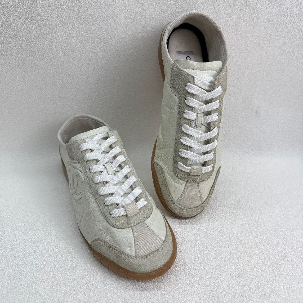 Chanel Chanel Leather Low-Top Sneakers White 37.5 Size US 7.5 / IT 37.5 - 10 Thumbnail