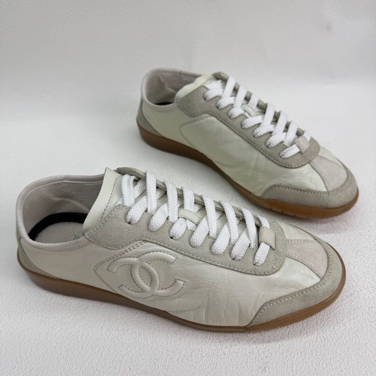 Chanel Chanel Leather Low-Top Sneakers White 37.5 Size US 7.5 / IT 37.5 - 4 Thumbnail