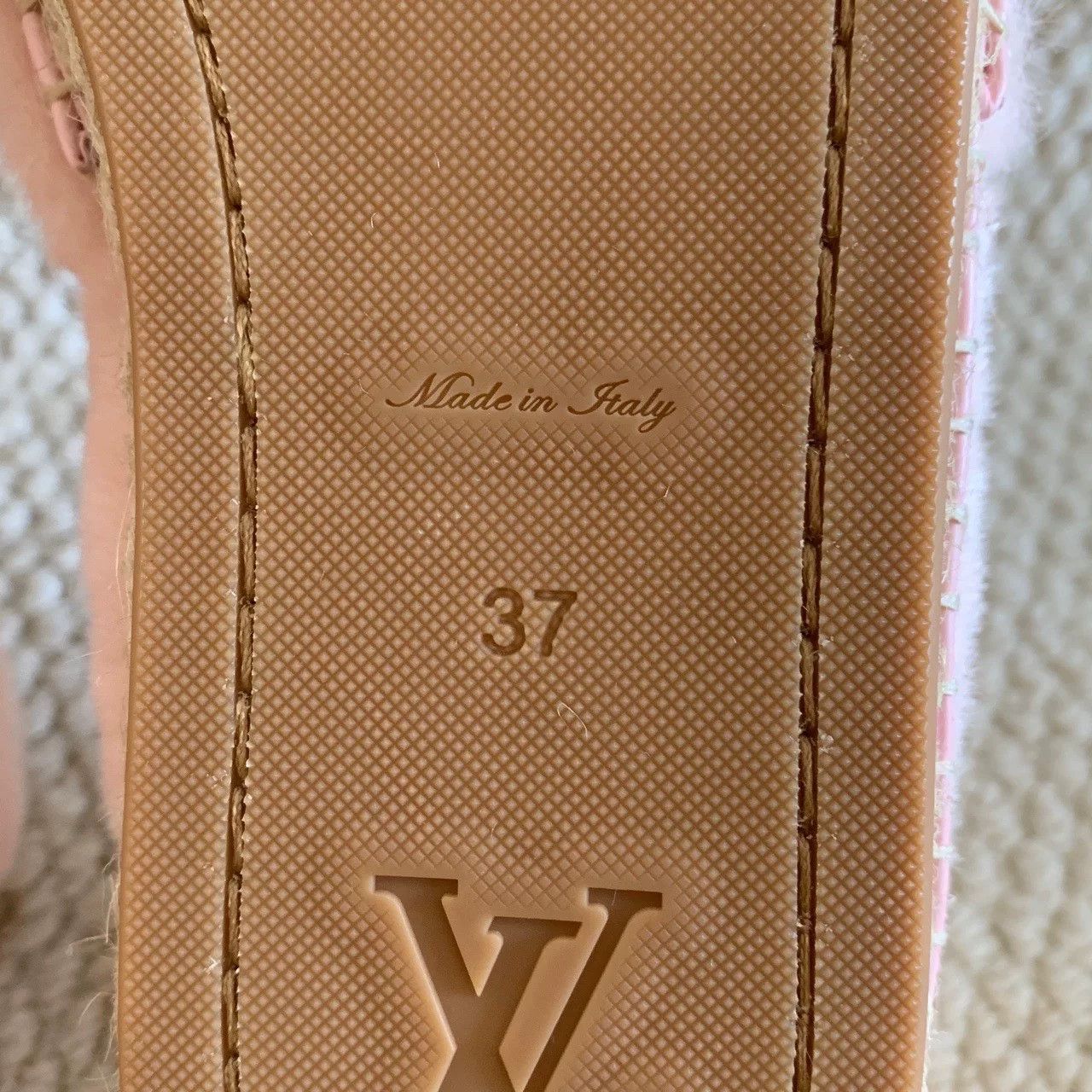 Louis Vuitton Louis Vuitton Pink Mink Fur Flats Size 37 Size US 7 / IT 37 - 8 Thumbnail