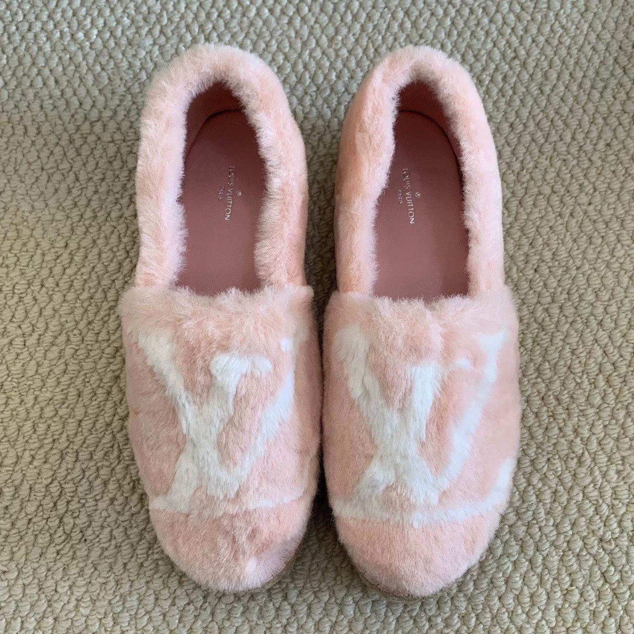 Louis Vuitton Louis Vuitton Pink Mink Fur Flats Size 37 Size US 7 / IT 37 - 6 Thumbnail