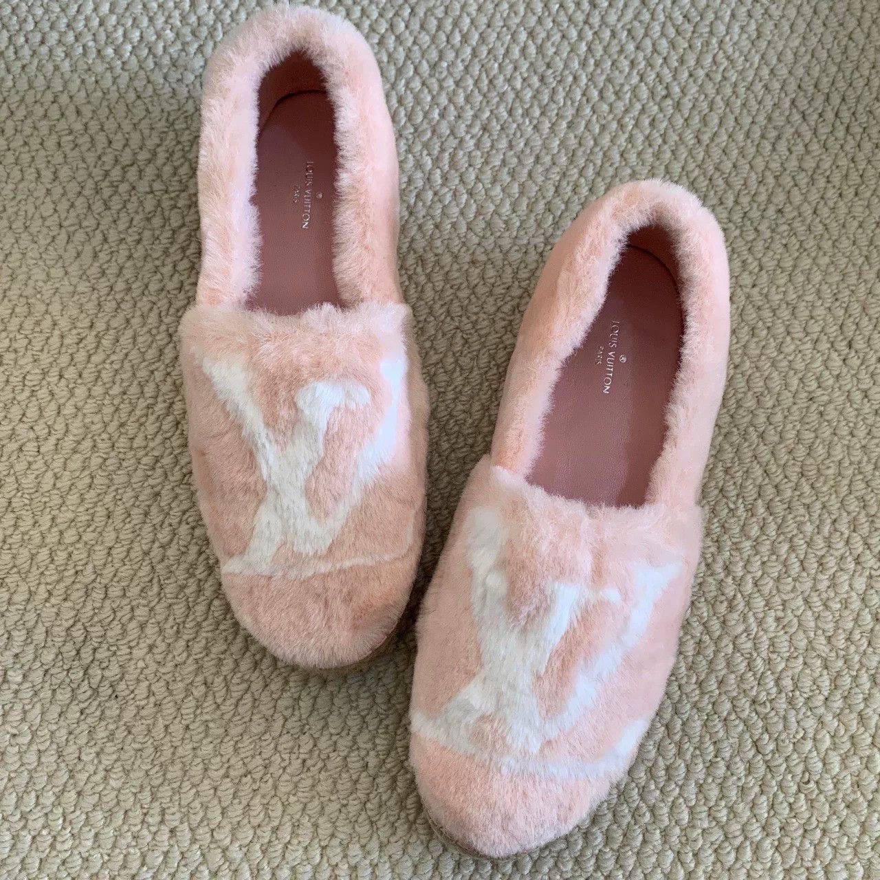 Louis Vuitton Louis Vuitton Pink Mink Fur Flats Size 37 Size US 7 / IT 37 - 5 Thumbnail
