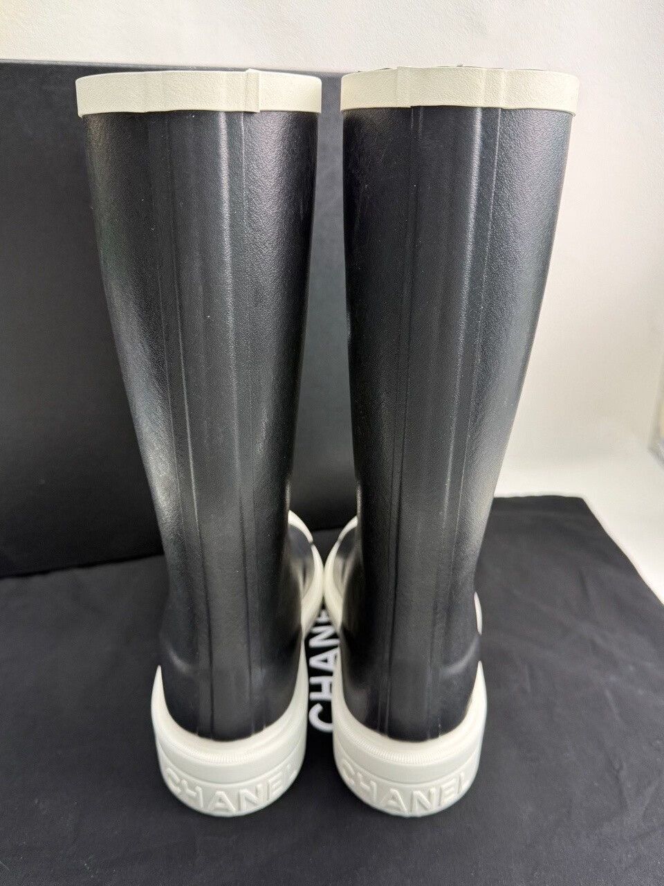 Chanel Chanel CC Logo Rubber Rain Boots Size 35 Size US 4 / IT 34 - 7 Thumbnail