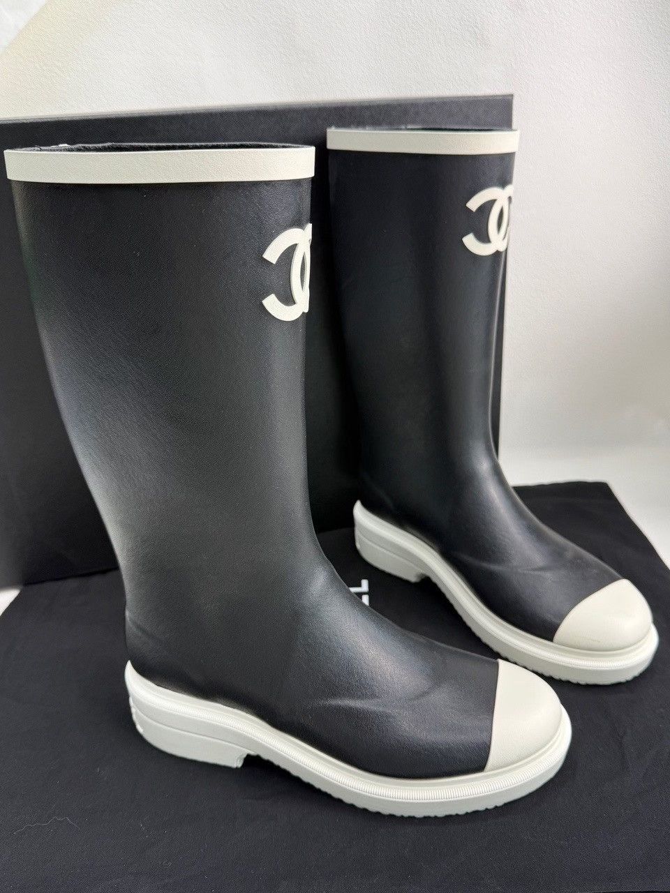 Chanel Chanel CC Logo Rubber Rain Boots Size 35 Size US 4 / IT 34 - 5 Thumbnail