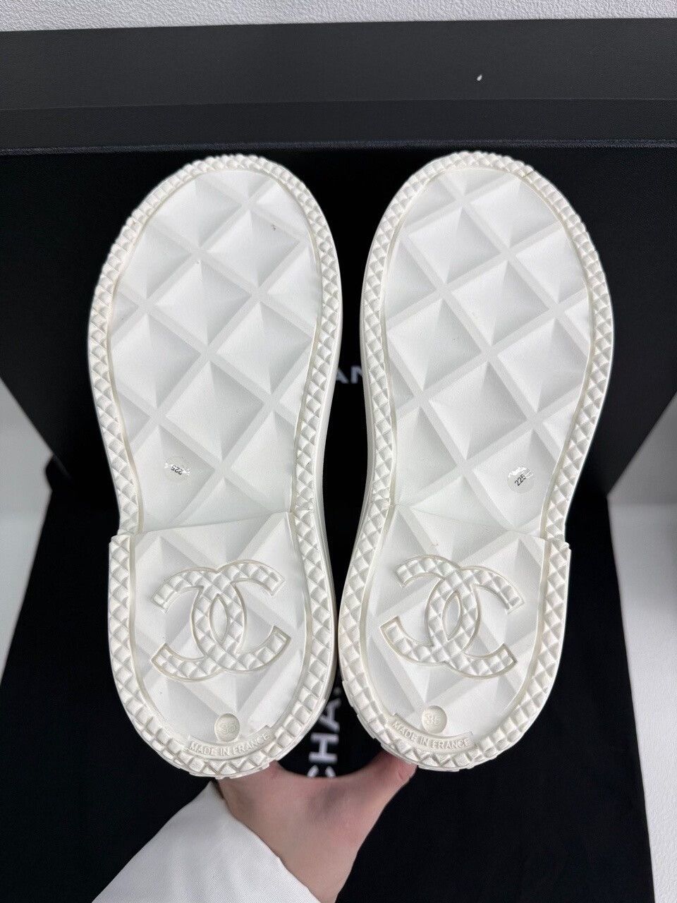 Chanel Chanel CC Logo Rubber Rain Boots Size 35 Size US 4 / IT 34 - 9 Thumbnail