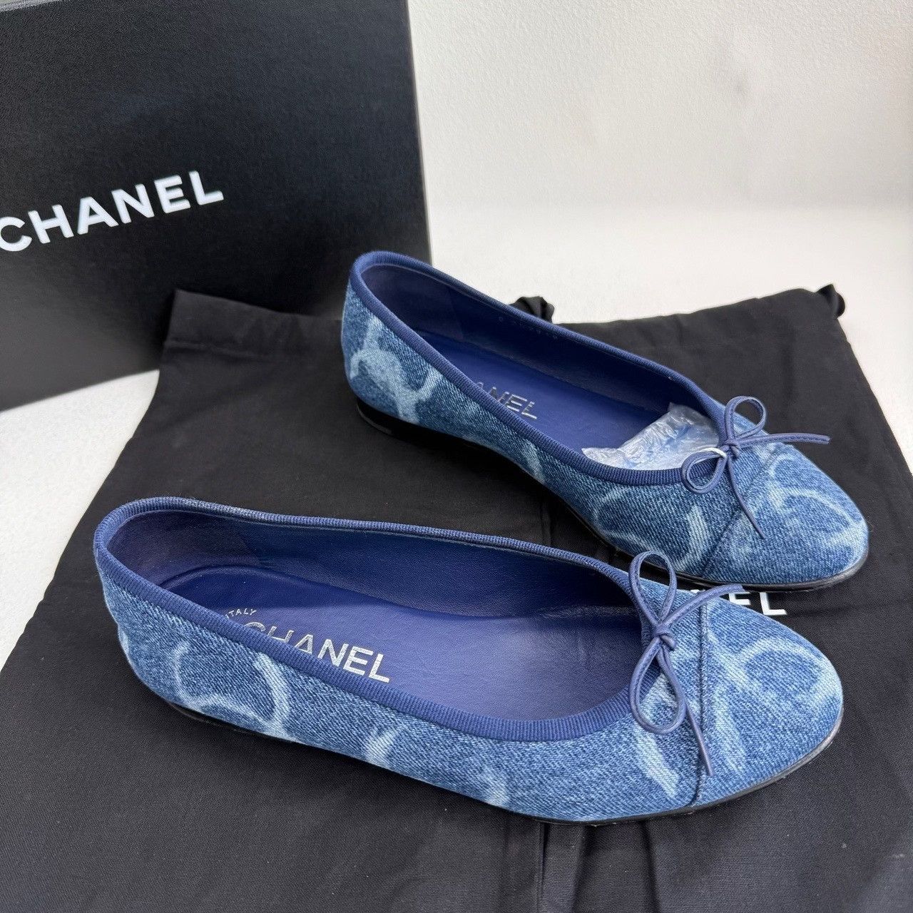 Chanel Chanel Denim CC Ballet Flats Size 35 Size US 5 / IT 35 - 5 Thumbnail