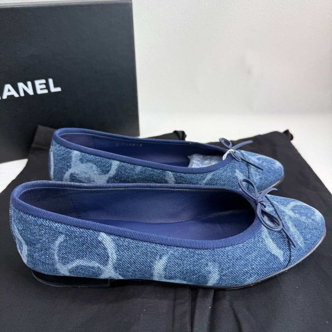 Chanel Chanel Denim CC Ballet Flats Size 35 Size US 5 / IT 35 - 6 Thumbnail