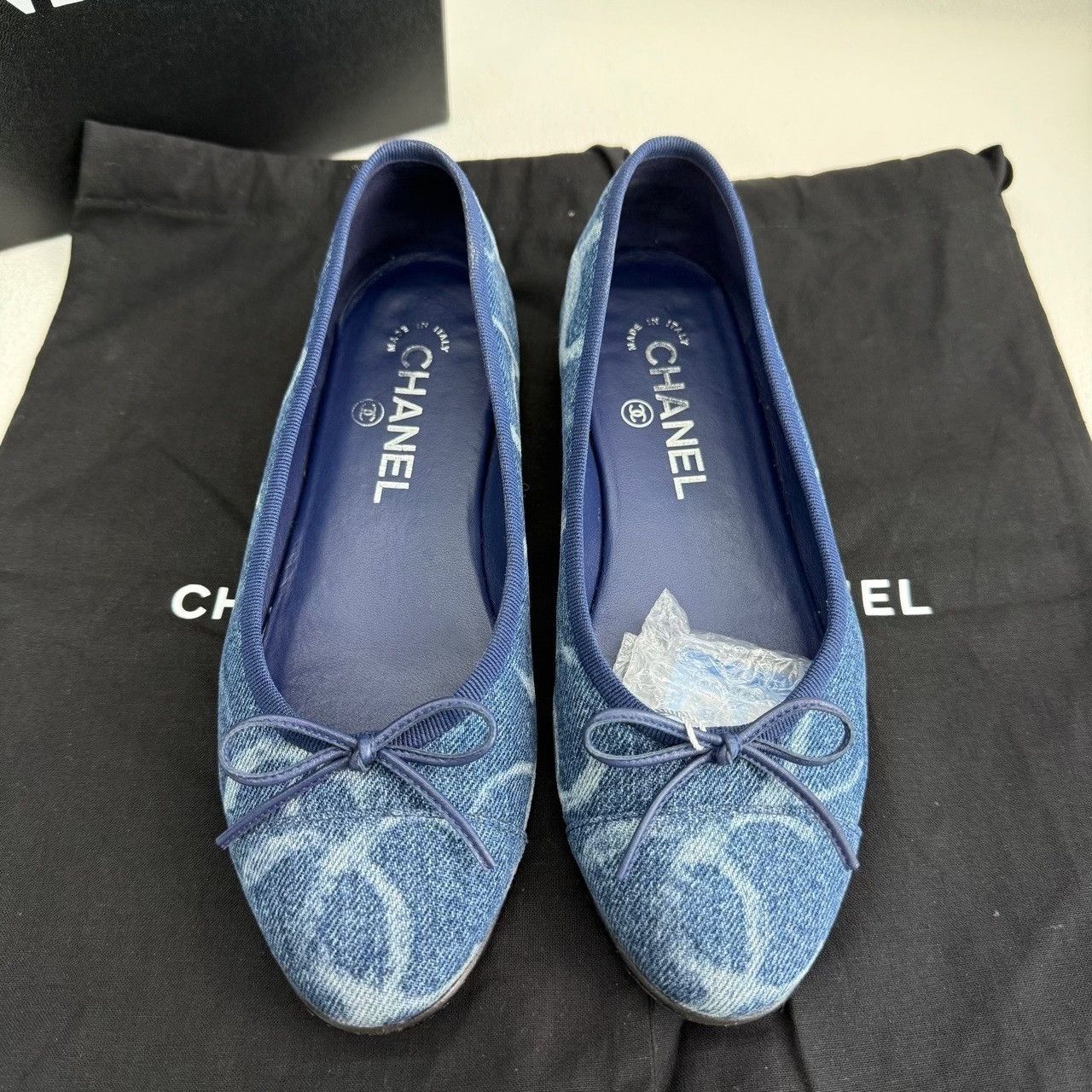 Chanel Chanel Denim CC Ballet Flats Size 35 Size US 5 / IT 35 - 4 Thumbnail