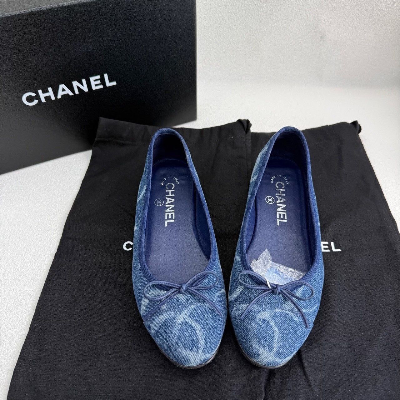 Chanel Chanel Denim CC Ballet Flats Size 35 Size US 5 / IT 35 - 2 Thumbnail