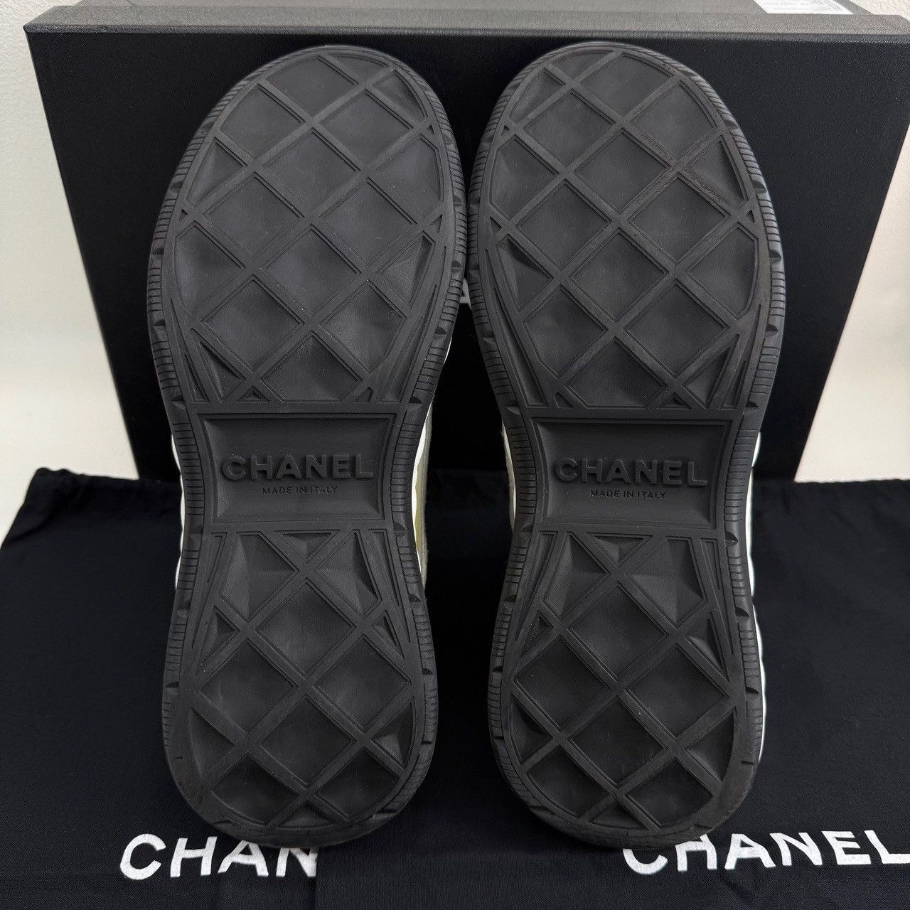 Chanel Chanel CC Logo Low-Top Sneakers Size 38 Size US 8 / IT 38 - 9 Thumbnail