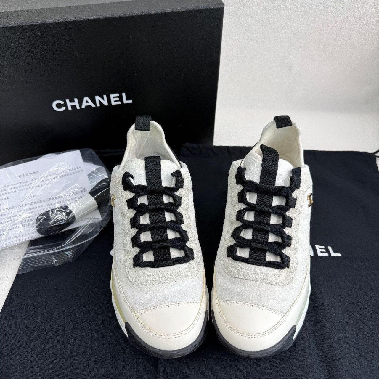 Chanel Chanel CC Logo Low-Top Sneakers Size 38 Size US 8 / IT 38 - 2 Thumbnail