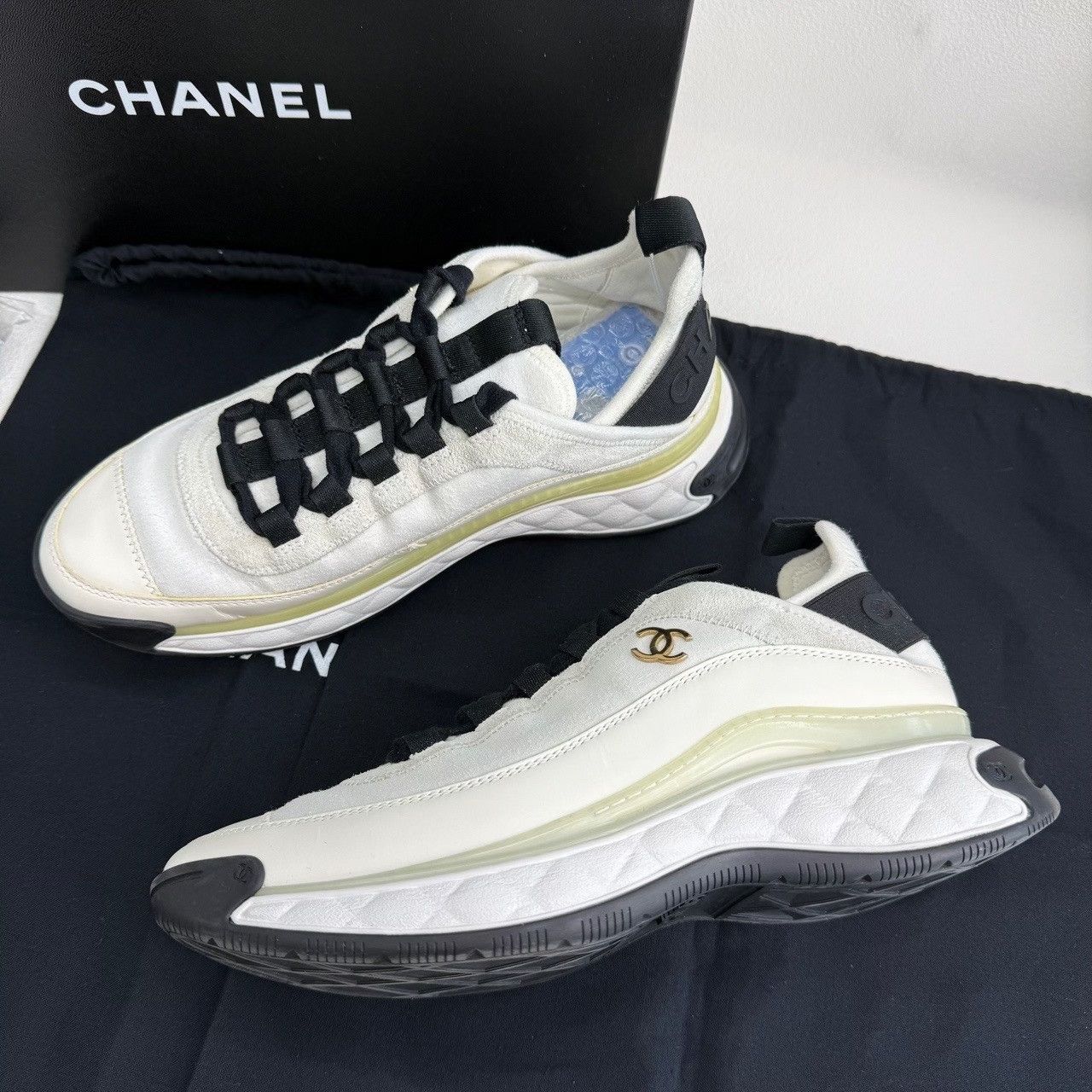 Chanel Chanel CC Logo Low-Top Sneakers Size 38 Size US 8 / IT 38 - 10 Thumbnail