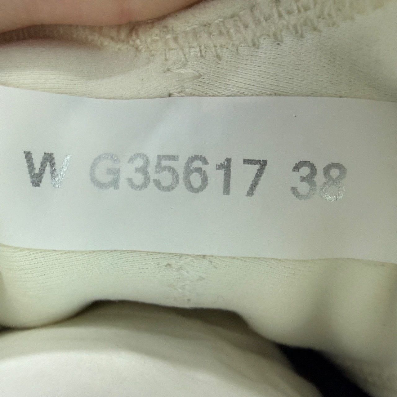 Chanel Chanel CC Logo Low-Top Sneakers Size 38 Size US 8 / IT 38 - 8 Thumbnail