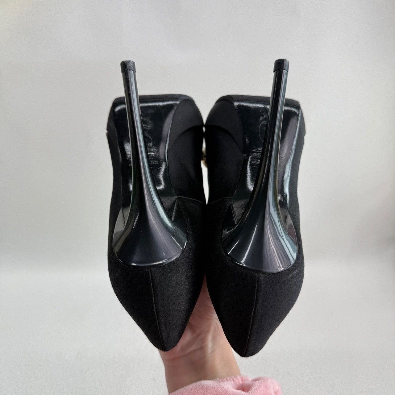 Roger Vivier Roger Vivier Crystal Buckle Satin Pumps Size 35.5 Size US 5.5 / IT 35.5 - 7 Thumbnail