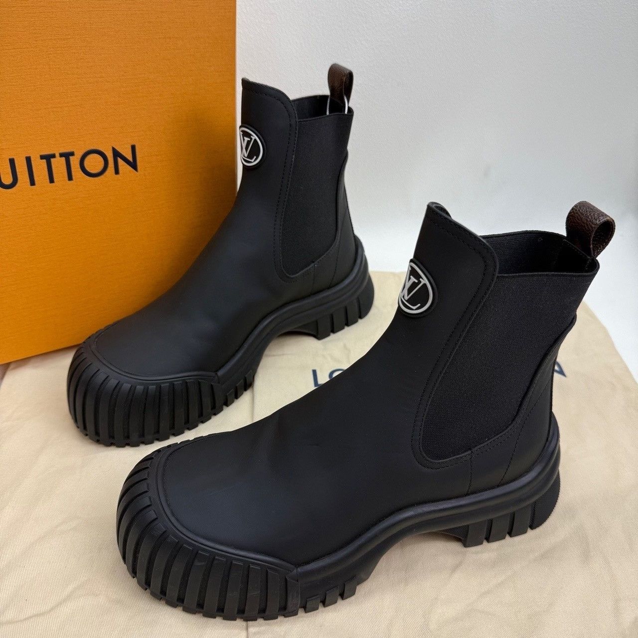 Louis Vuitton Louis Vuitton Ruby Chelsea Boots Size 36.5 Size US 6.5 / IT 36.5 - 3 Thumbnail